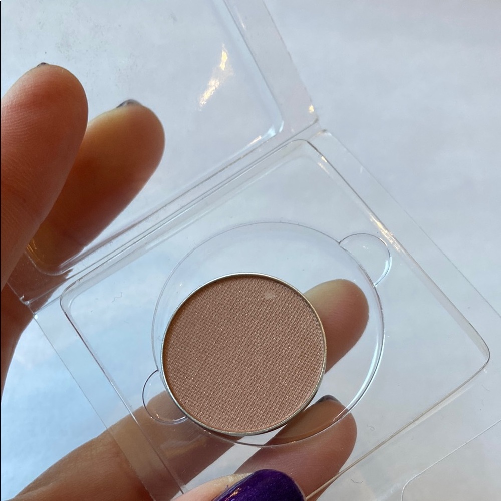 Brand New! Nearly Nude Brown Eyeshadow Pan